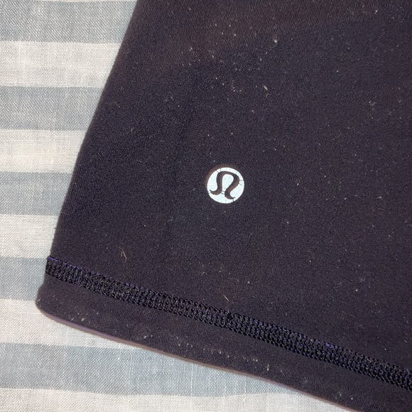 Lululemon reversible legging shorts - Picture 5 of 6
